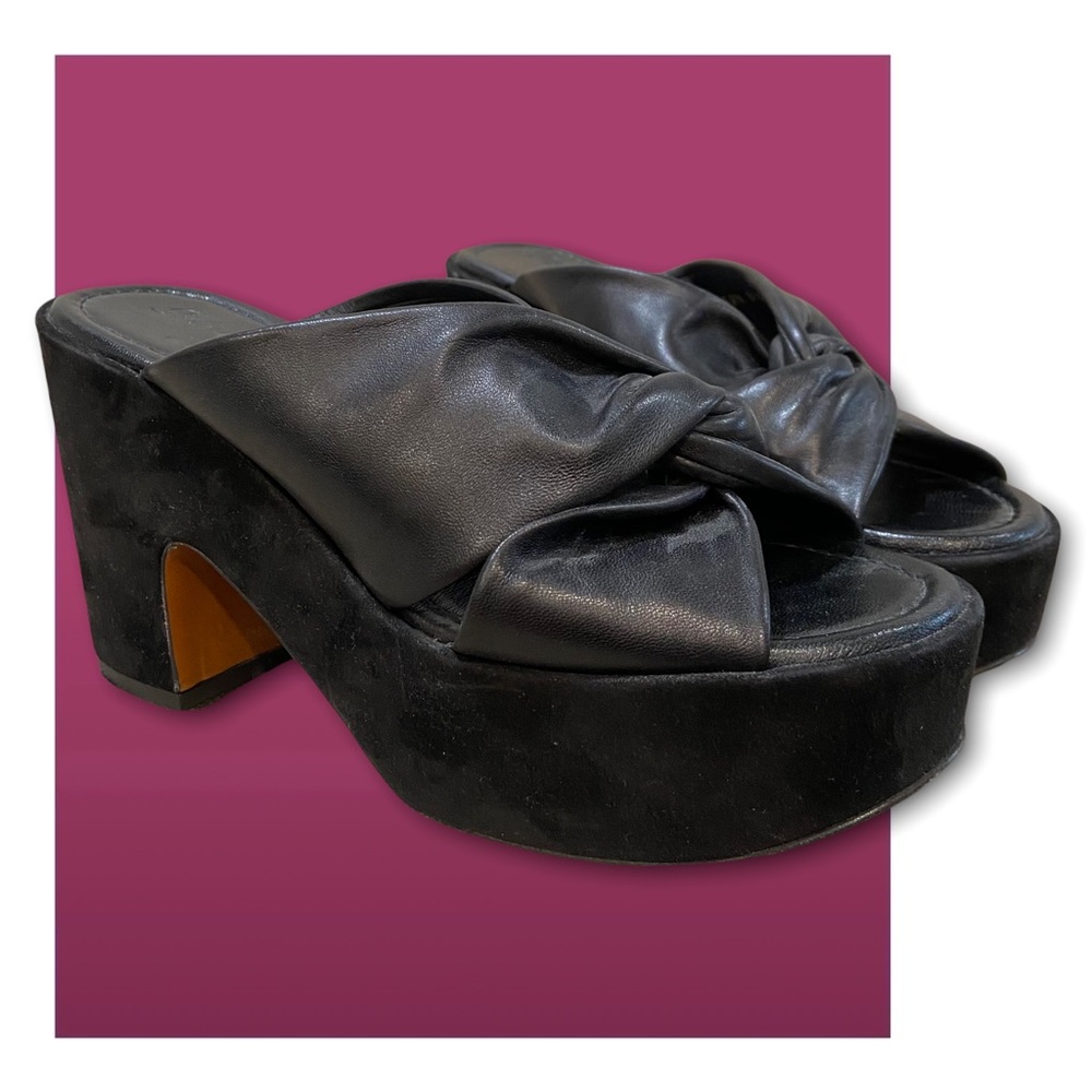 𝚁𝚘𝚋𝚎𝚛𝚝 𝙲𝚕𝚎𝚛𝚐𝚎𝚛𝚒𝚎 • Knot Front Platform Mules